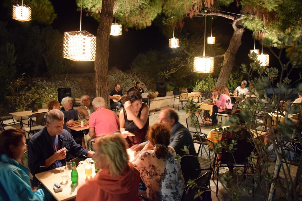 Porfyrousa Traditional Hotel Milopotamos  Exteriör bild