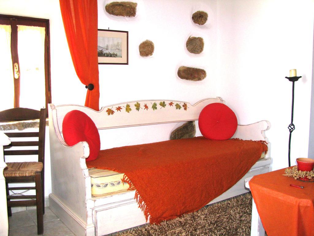 Porfyrousa Traditional Hotel Milopotamos  Exteriör bild