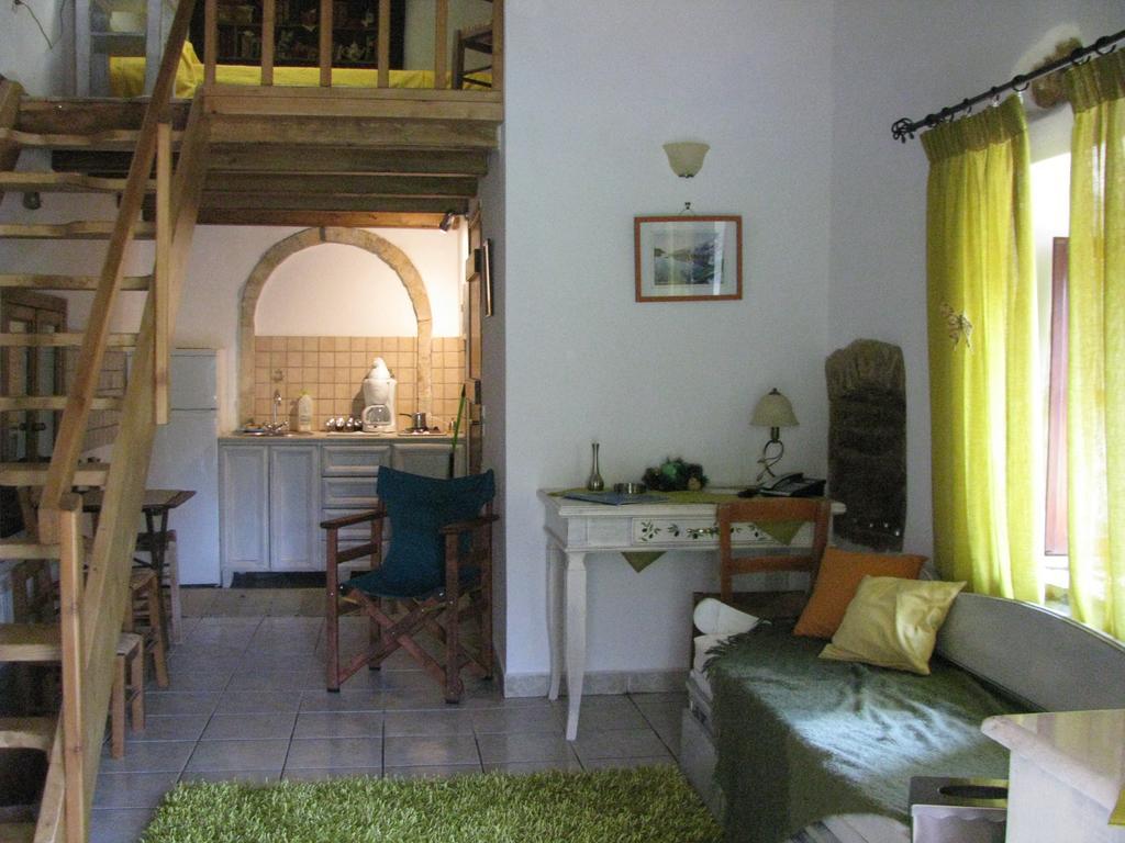 Porfyrousa Traditional Hotel Milopotamos  Exteriör bild