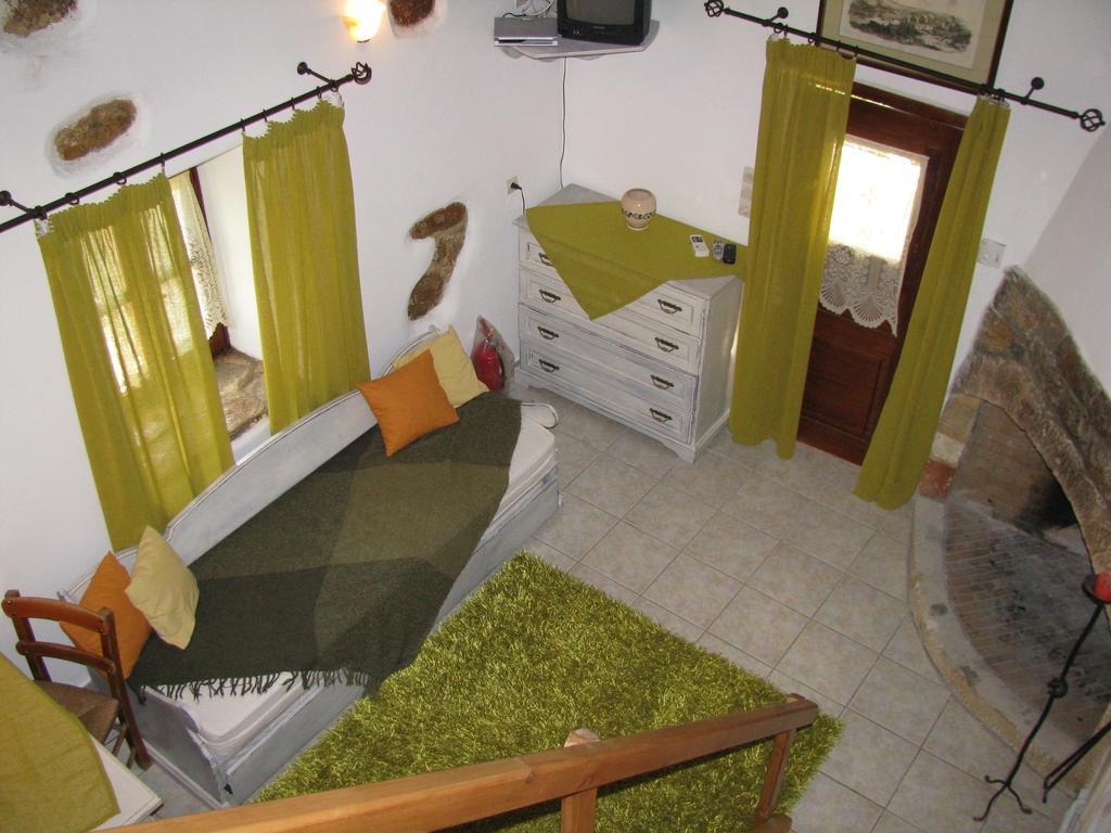 Porfyrousa Traditional Hotel Milopotamos  Exteriör bild