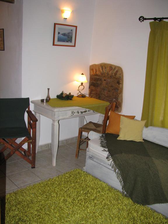 Porfyrousa Traditional Hotel Milopotamos  Exteriör bild